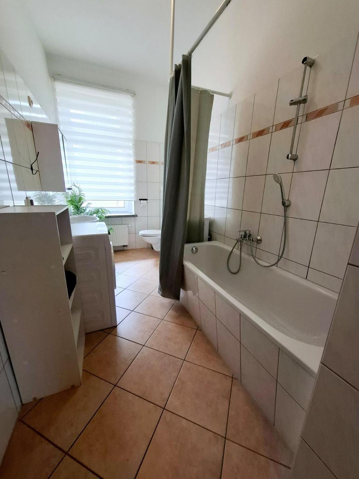 Altbauwohnung Direkt An Der Karli Mit Balkon - Netflix Inklusive Лейпциг Экстерьер фото