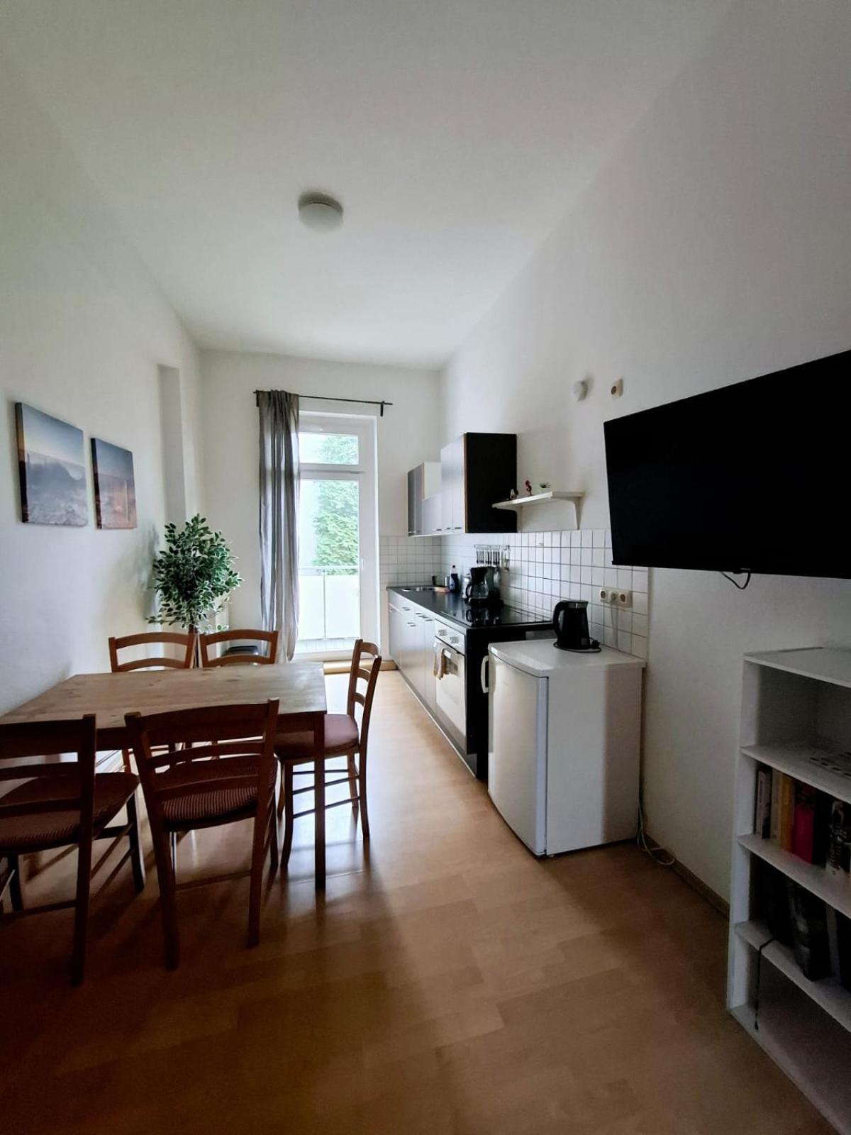 Altbauwohnung Direkt An Der Karli Mit Balkon - Netflix Inklusive Лейпциг Экстерьер фото